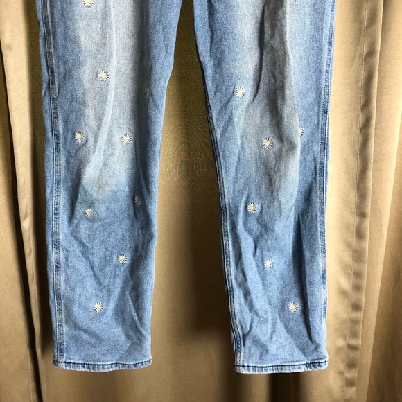 Hollister Daisy Patch Skinny Jeans - Picture 2 of 10